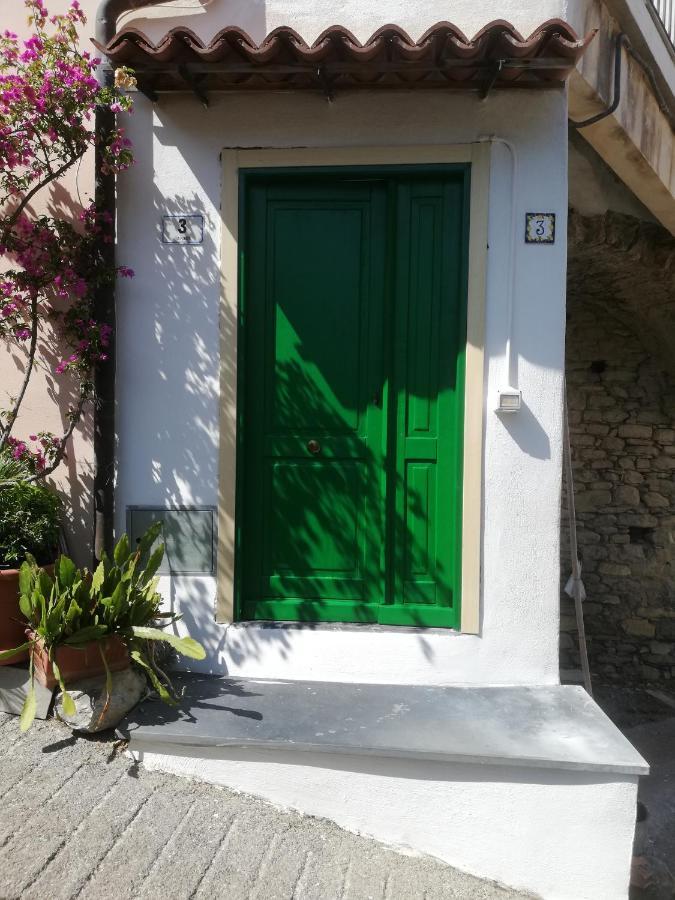 La Torretta Di Piero Con Terrazzi E Parcheggio Privato Citra Zero Zero Ottanta 31Lst0282 Apartamento Imperia Exterior foto