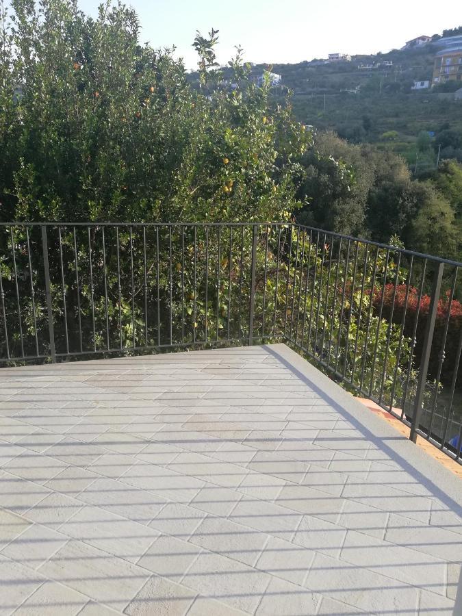 La Torretta Di Piero Con Terrazzi E Parcheggio Privato Citra Zero Zero Ottanta 31Lst0282 Apartamento Imperia Exterior foto