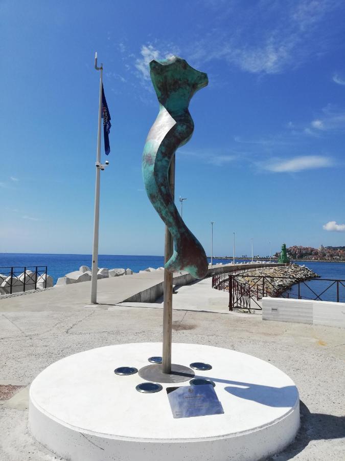 La Torretta Di Piero Con Terrazzi E Parcheggio Privato Citra Zero Zero Ottanta 31Lst0282 Apartamento Imperia Exterior foto