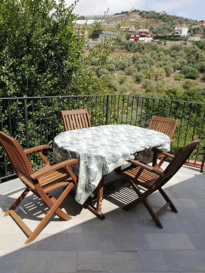 La Torretta Di Piero Con Terrazzi E Parcheggio Privato Citra Zero Zero Ottanta 31Lst0282 Apartamento Imperia Exterior foto